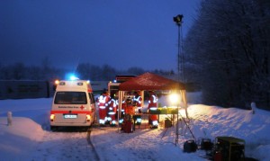 Einsatz bei starkem Wintereinbruch auf A45: Versorgung der Autofahrer und Einsatzkräfte mit Heißgetränken. Foto: Holger Busch, DRK Meinerzhagen